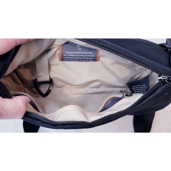 BELLROY Sling Bag Crossbody Travel Dark Black in EUC - Picture 9 of 12